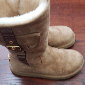UGG retro cargo shearling boots Size 6
